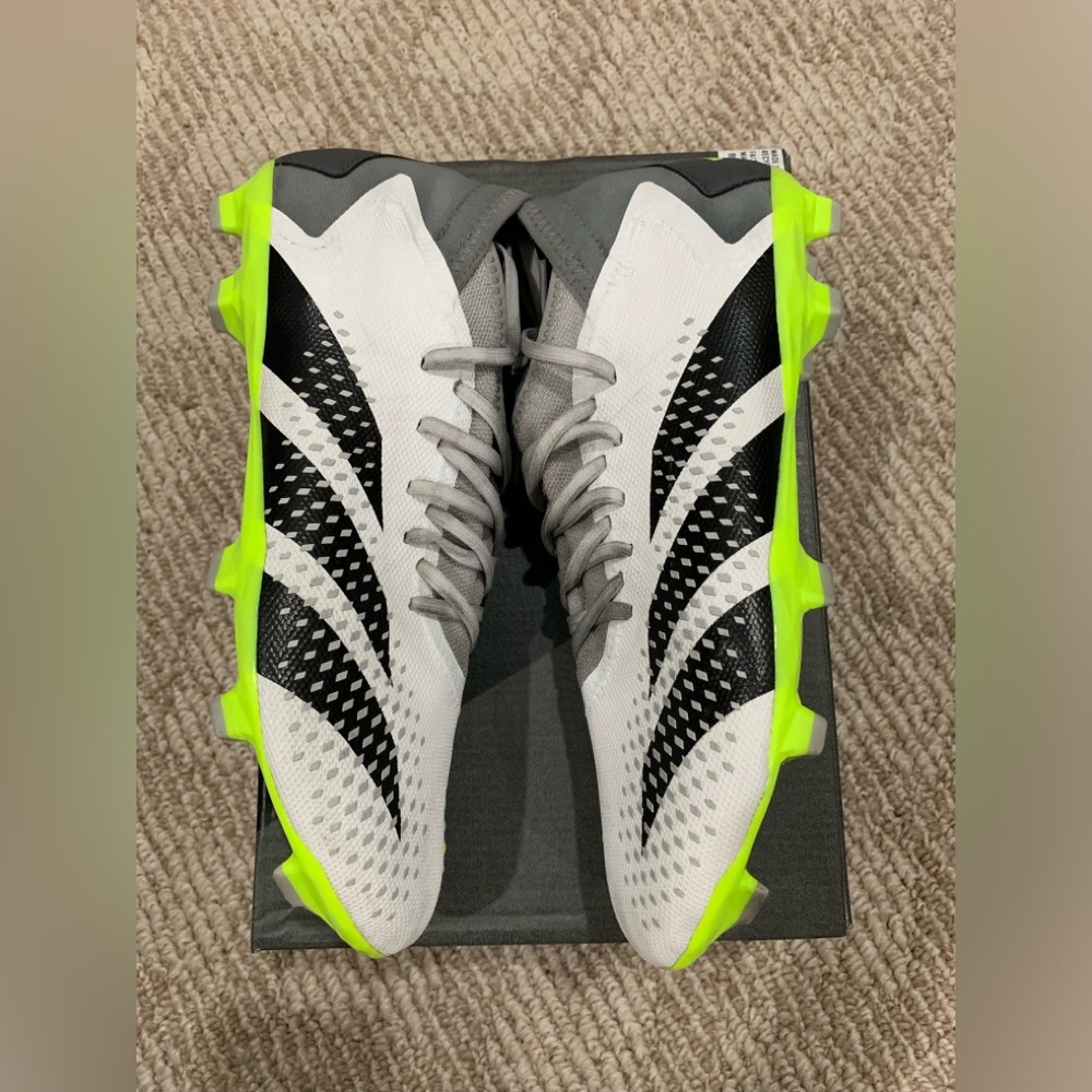 Adidas Predatory Accuracy 3 Men’s Cleats Size 10.5 Lightly Used